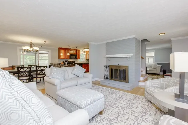 $3,400 | 246 Winding Pond Road, Londonderry, NH 03053