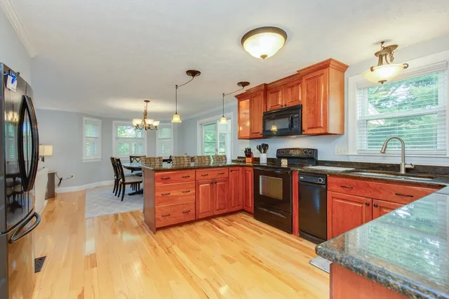 $3,400 | 246 Winding Pond Road, Londonderry, NH 03053