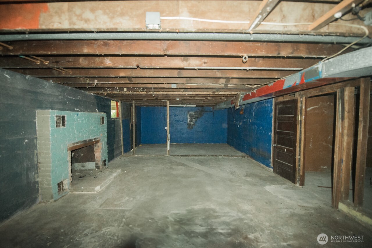 10379 Bethel Burley Road Southeast Port Orchard, WA 98367 - Photo 21 of 40 a view of a room with an empty space