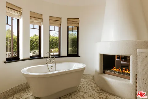 $9,498,000 | 1900 Mandeville Canyon Road, Los Angeles, CA 90049