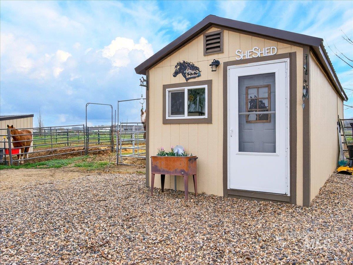 9228 Washoe Road Payette, ID 83661 - Photo 35 of 49 View of outdoor structure with an exterior structure