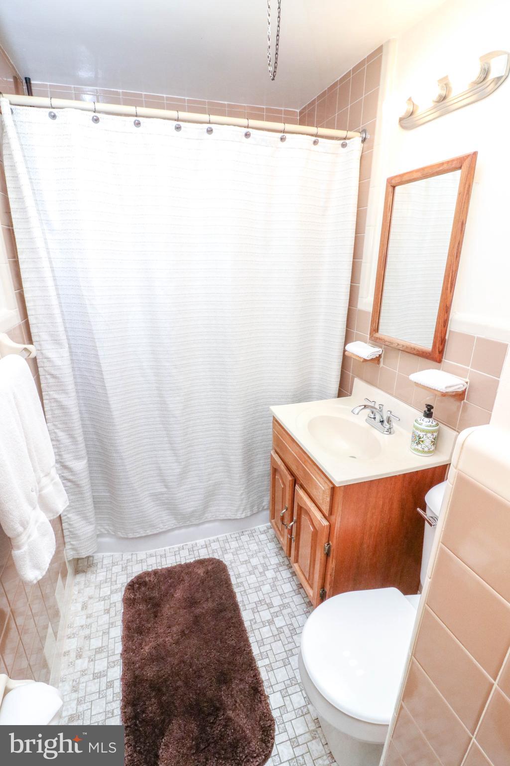 226 Overlook Road Philadelphia, PA 19128 - Photo 25 of 30 Bathroom