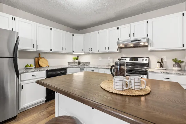 $180,000 | 2240 Ridge Drive, Unit 13, St. Louis Park, MN 55416