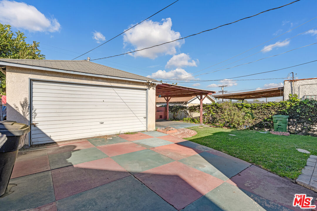 331 East 119th Street Los Angeles, CA 90061 - Photo 21 of 40 a view of a backyard with a garden and plants