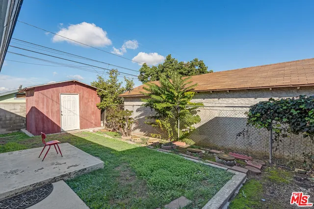 a view of a backyard with plants