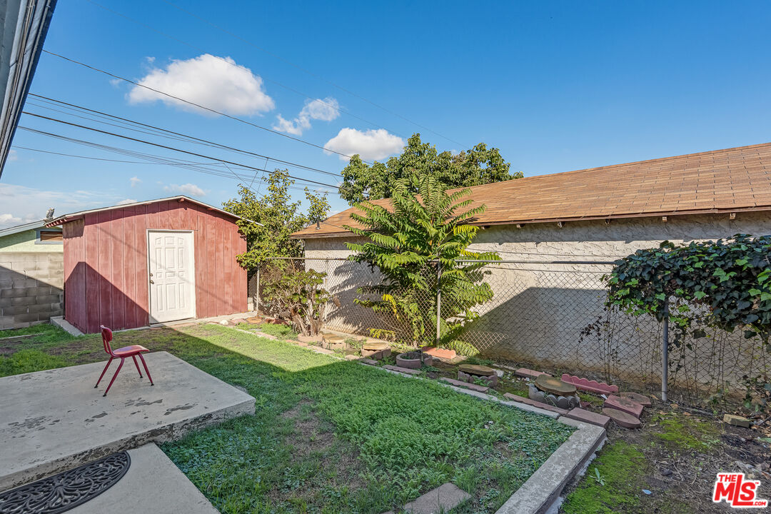 331 East 119th Street Los Angeles, CA 90061 - Photo 35 of 40 a view of yard with seating space