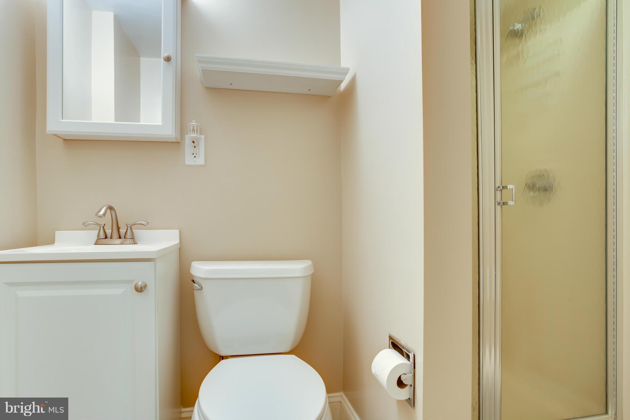 3861 Chesterbrook Road Arlington, VA 22207 - Photo 22 of 28 Bath