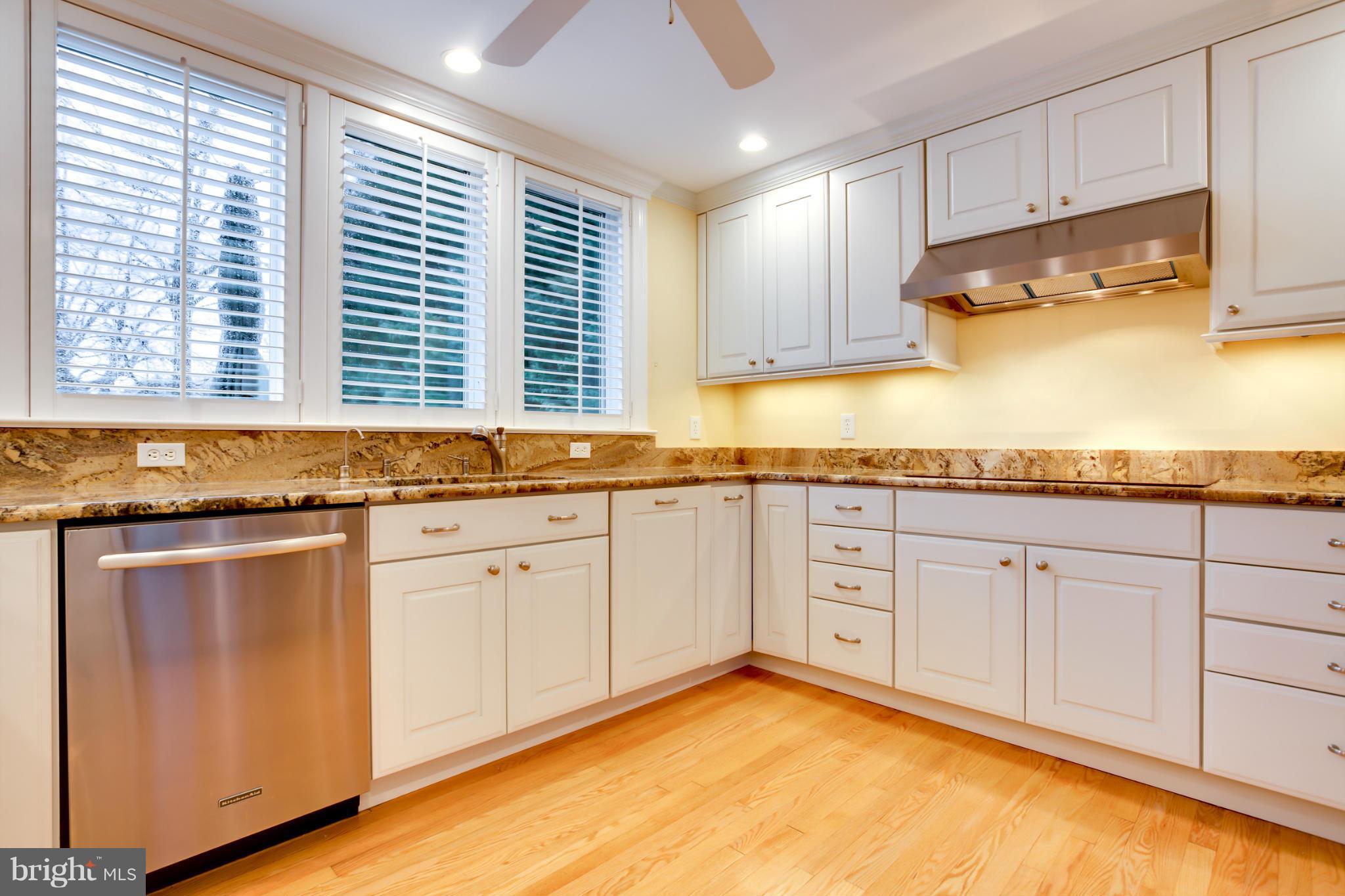 3861 Chesterbrook Road Arlington, VA 22207 - Photo 5 of 28 Kitchen