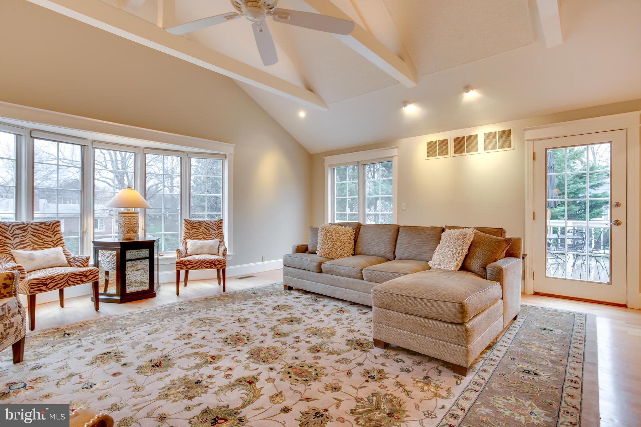 3861 Chesterbrook Road Arlington, VA 22207 - Photo 7 of 28 Family Room