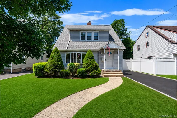 $679,000 | 33 Sherman Street, Merrick, NY 11566