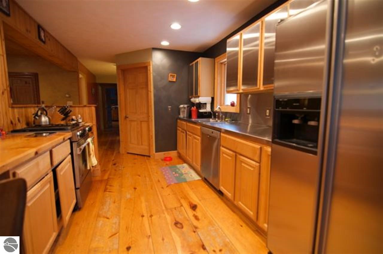 10483 Craig Road Traverse City, MI 49686 - Photo 31 of 53 1786896-30.JPG