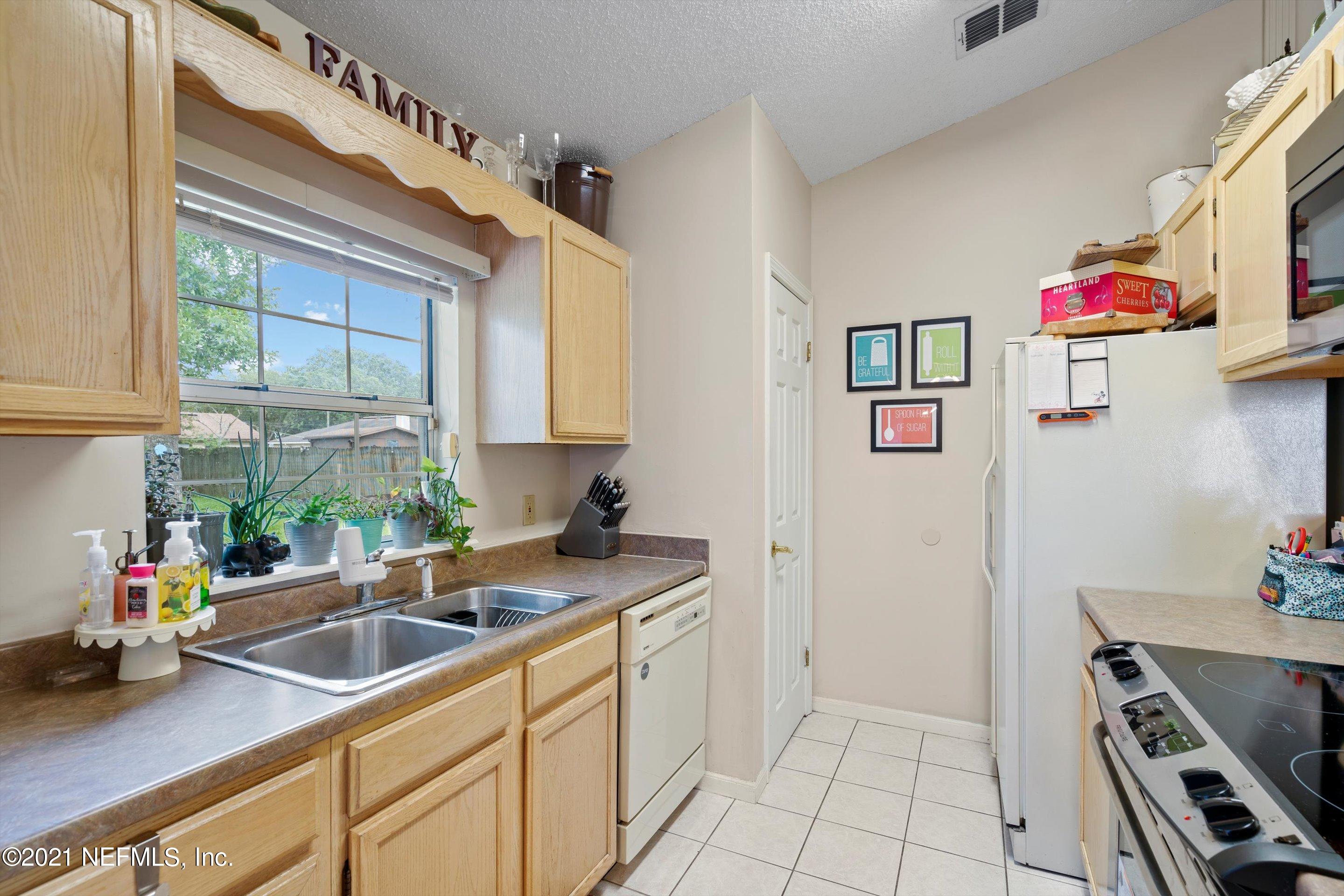 12783 Attrill Road Jacksonville, FL 32258 - Photo 10 of 27 Kitchen