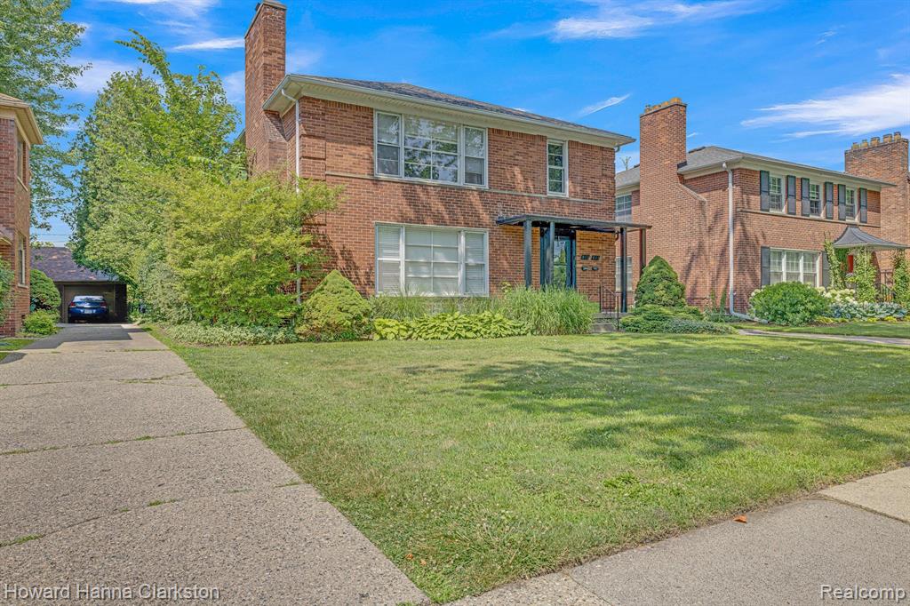 813 Harcourt Road Grosse Pointe Park, MI 48230 - Photo 2 of 40