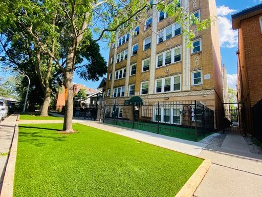 $1,261 | 1521 West Sherwin Avenue, Unit 409, Chicago, IL 60626