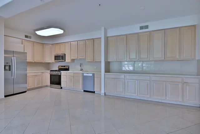 $475,000 | 1745 Pavilion Way, Unit 502, Park Ridge, IL 60068