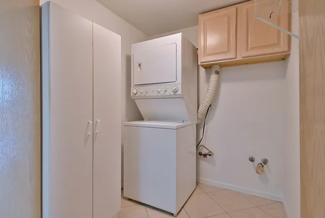 $475,000 | 1745 Pavilion Way, Unit 502, Park Ridge, IL 60068