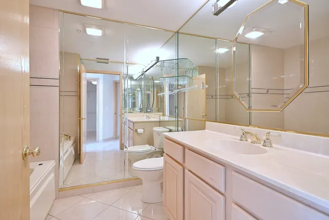 $475,000 | 1745 Pavilion Way, Unit 502, Park Ridge, IL 60068