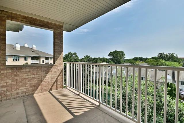 $475,000 | 1745 Pavilion Way, Unit 502, Park Ridge, IL 60068