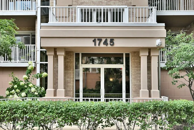 $475,000 | 1745 Pavilion Way, Unit 502, Park Ridge, IL 60068