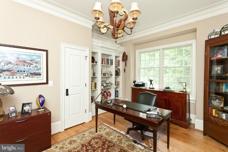 319 South Wind Road Towson, MD 21204 - Photo 20 of 26 Library