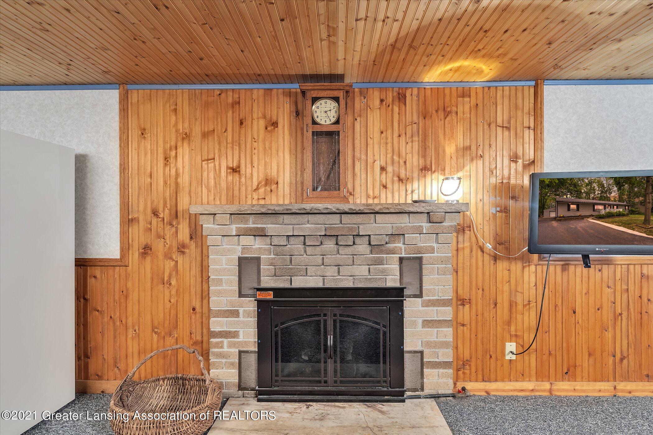 2821 North Aurelius Road Lansing, MI 48910 - Photo 32 of 48 32-2821 Aurelius Rd-Windowstill-Real-Est