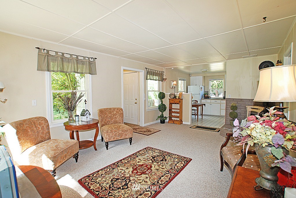 10607 Northeast 175th Street Bothell, WA 98011 - Photo 2 of 12 Gallery Image 2