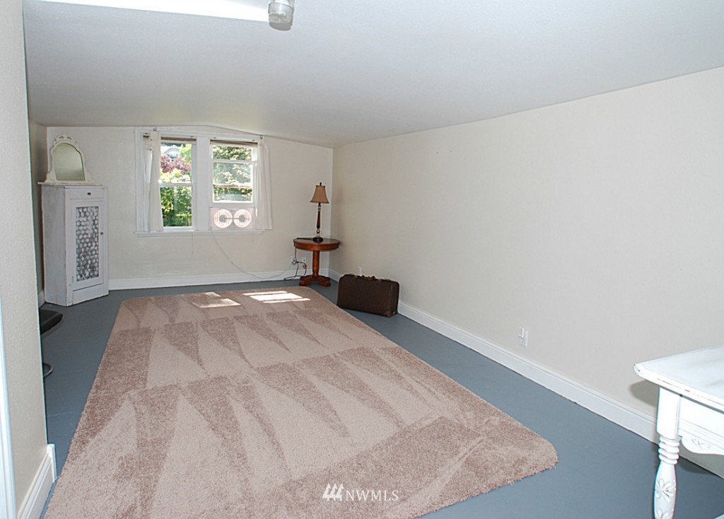 10607 Northeast 175th Street Bothell, WA 98011 - Photo 8 of 12 Gallery Image 8