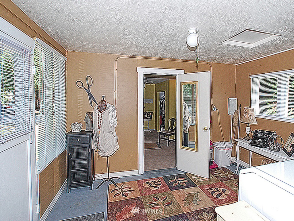 10607 Northeast 175th Street Bothell, WA 98011 - Photo 9 of 12 Gallery Image 9