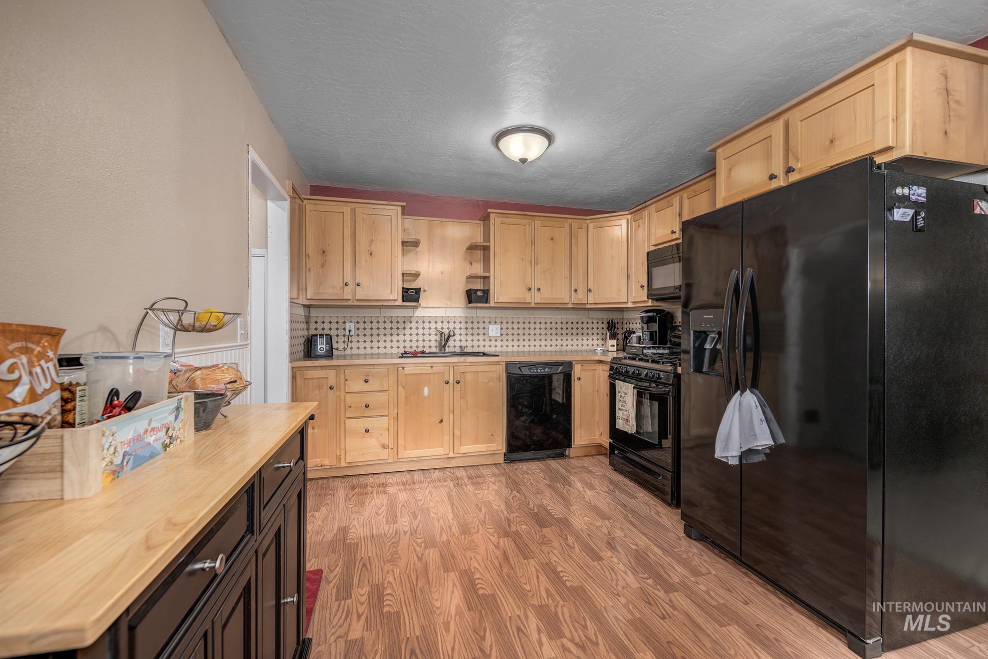 611 West Indianhead Road Weiser, ID 83672 - Photo 8 of 37