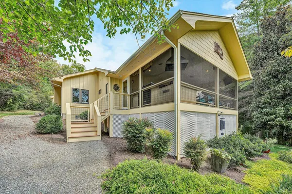 $1,200,000 | 116 Deer Creek Drive, Moneta, VA 24121