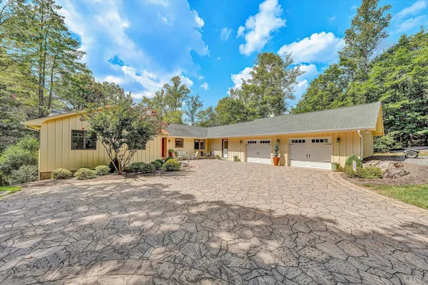 $1,200,000 | 116 Deer Creek Drive, Moneta, VA 24121