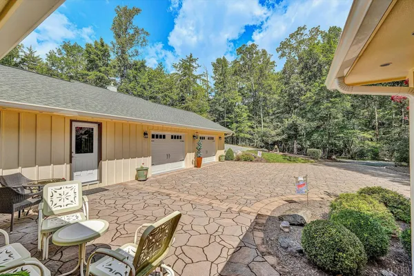 $1,200,000 | 116 Deer Creek Drive, Moneta, VA 24121