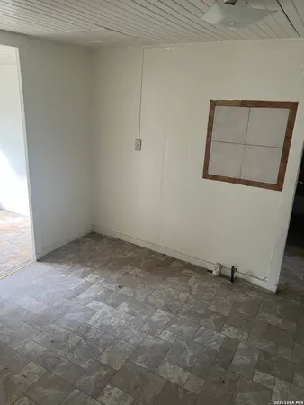 $750 | 627 East Leona Street, Uvalde, TX 78801
