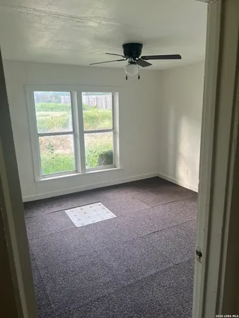 $750 | 627 East Leona Street, Uvalde, TX 78801