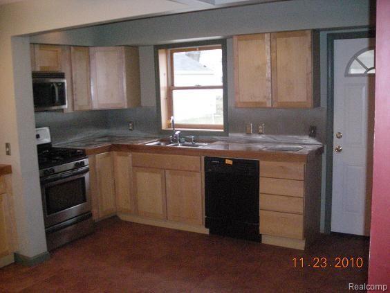 2153 Hampton Road Grosse Pointe, MI 48236 - Photo 4 of 12 kitchen 2