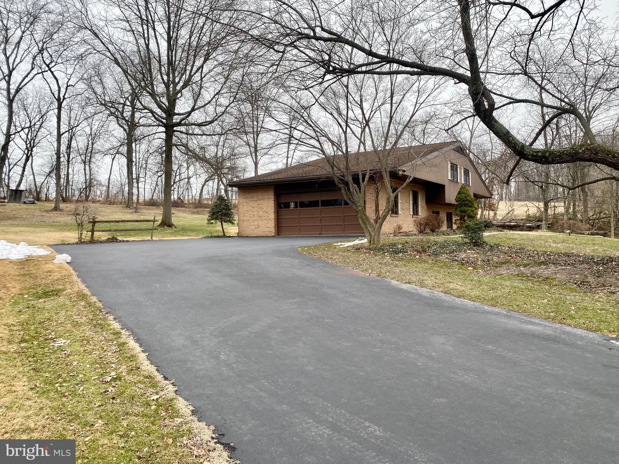 1574 County Line Road Bechtelsville, PA 19505 - Photo 6 of 36 Driveway
