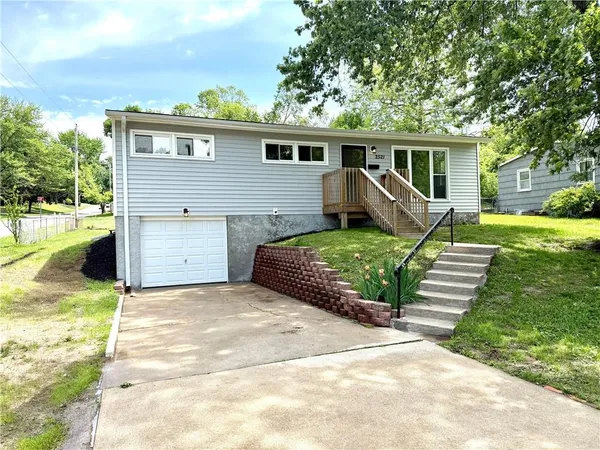 $248,000 | 2521 Essex Street, St. Joseph, MO 64505