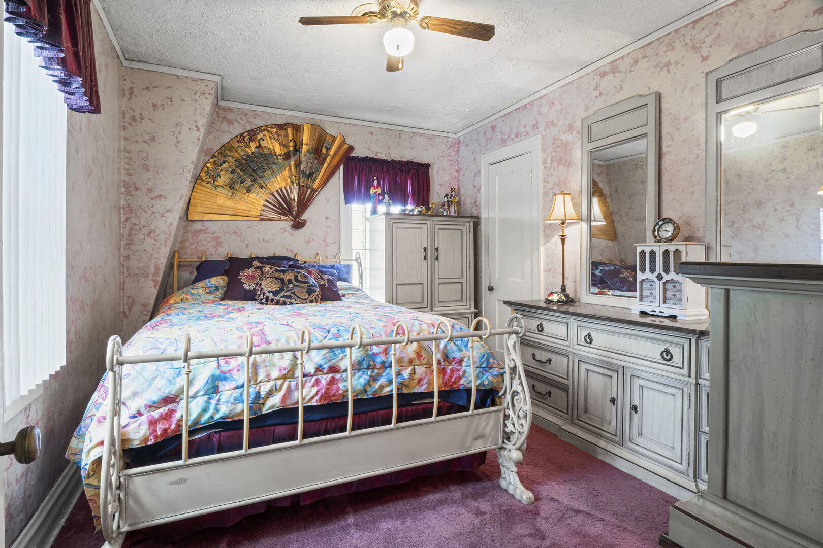 15 East 155th Street Harvey, IL 60426 - Photo 17 of 25 a bedroom with a bed and a chandelier
