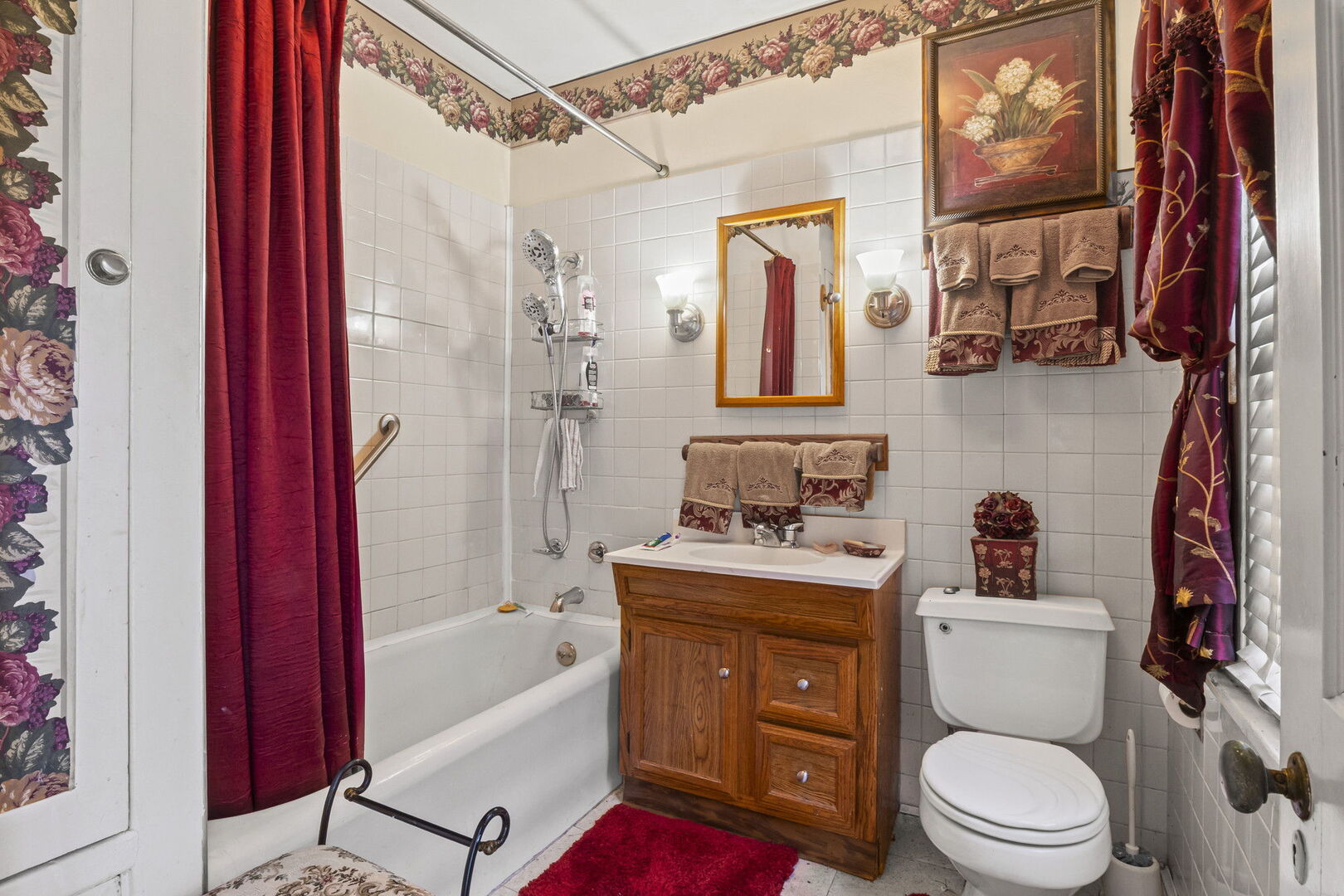 15 East 155th Street Harvey, IL 60426 - Photo 19 of 25 a bathroom with a toilet a sink and a bathtub