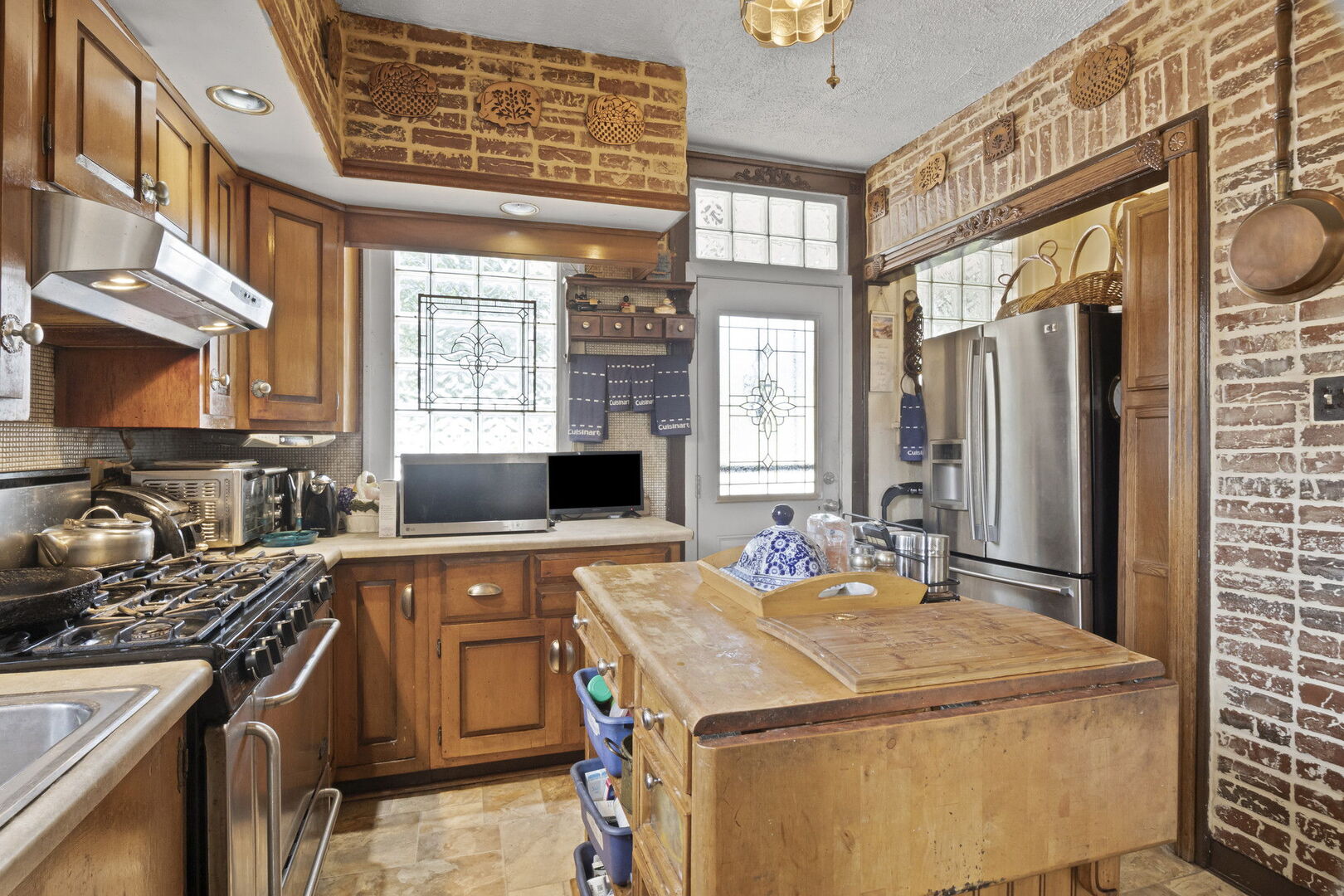 15 East 155th Street Harvey, IL 60426 - Photo 6 of 25 a room with a large bed and a large window