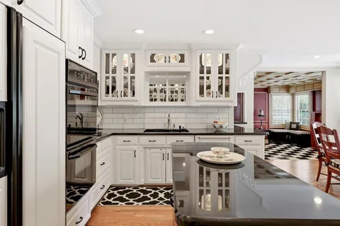 $699,999 | 1809 Southpark Drive, Arlington, TX 76013