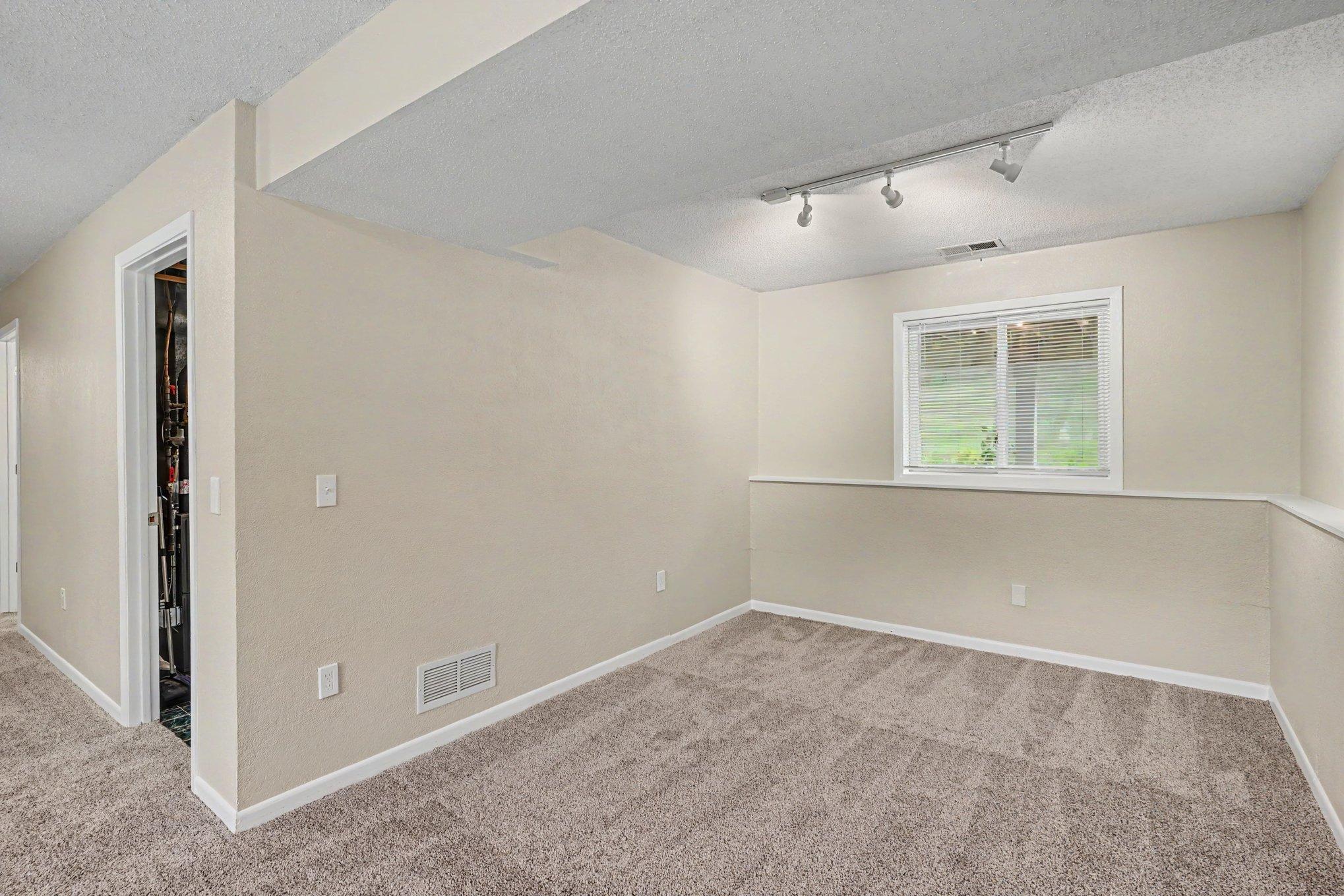 939 Savannah Road Eagan, MN 55123 - Photo 19 of 23 Gallery Image 19