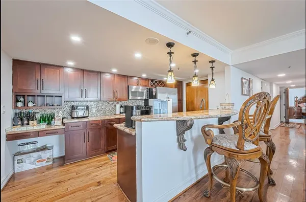 $2,999 | 3525 Sage Road, Unit 1517, Houston, TX 77056