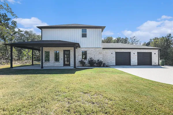$470,000 | 811 County Road 3451, Paradise, TX 76073