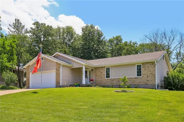 $318,000 | 1464 Grandview Drive, Warrensburg, MO 64093