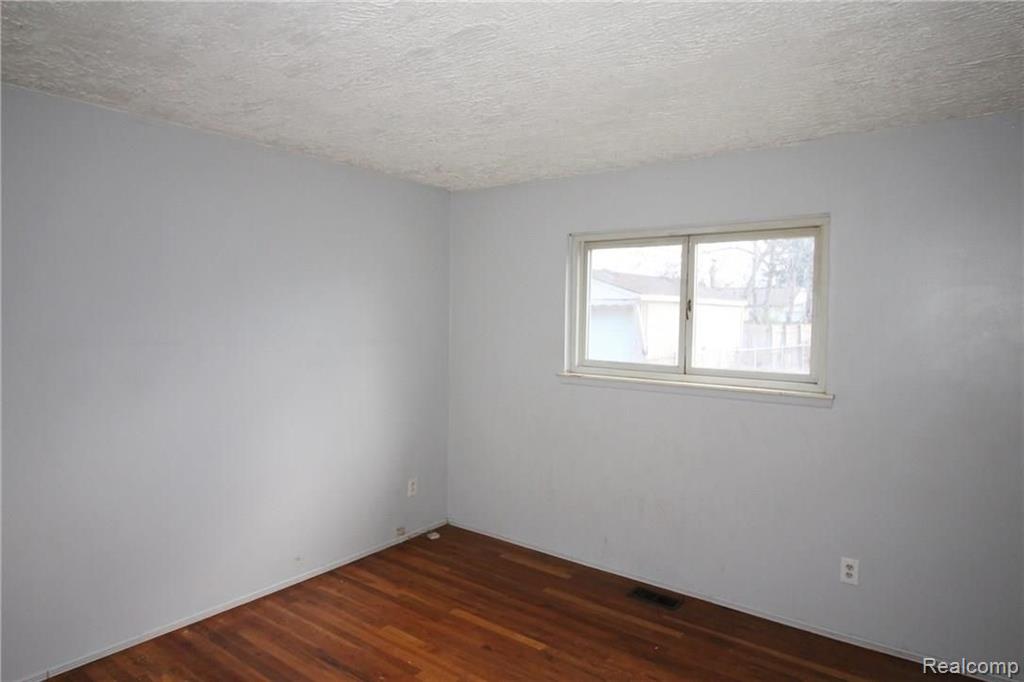 32175 Bruce Street Romulus, MI 48174 - Photo 8 of 19