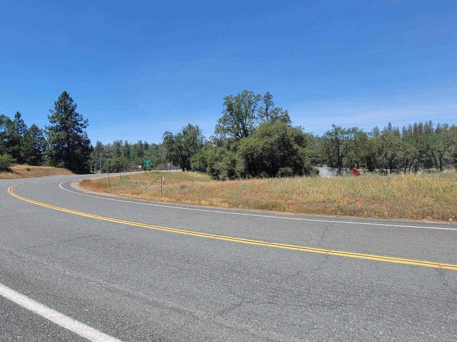 55 Neils Road Auburn, CA 95603 - Photo 3 of 6 a view of a tennis court