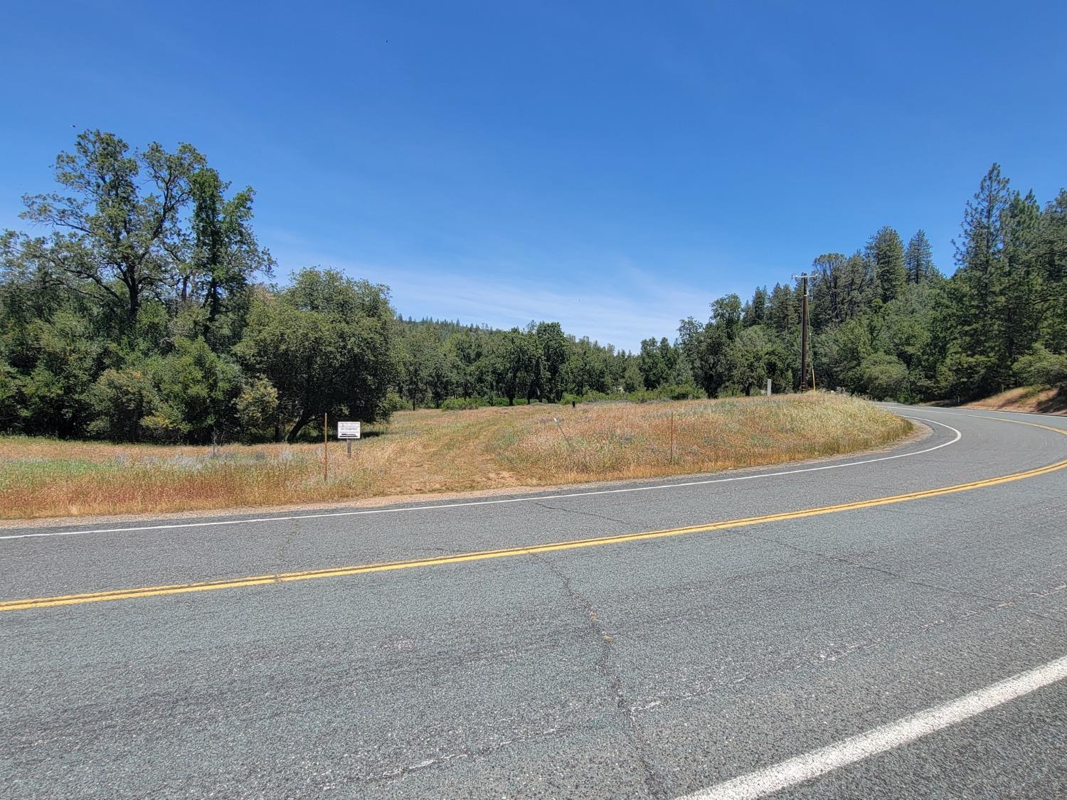 55 Neils Road Auburn, CA 95603 - Photo 4 of 6 a view of a and white house