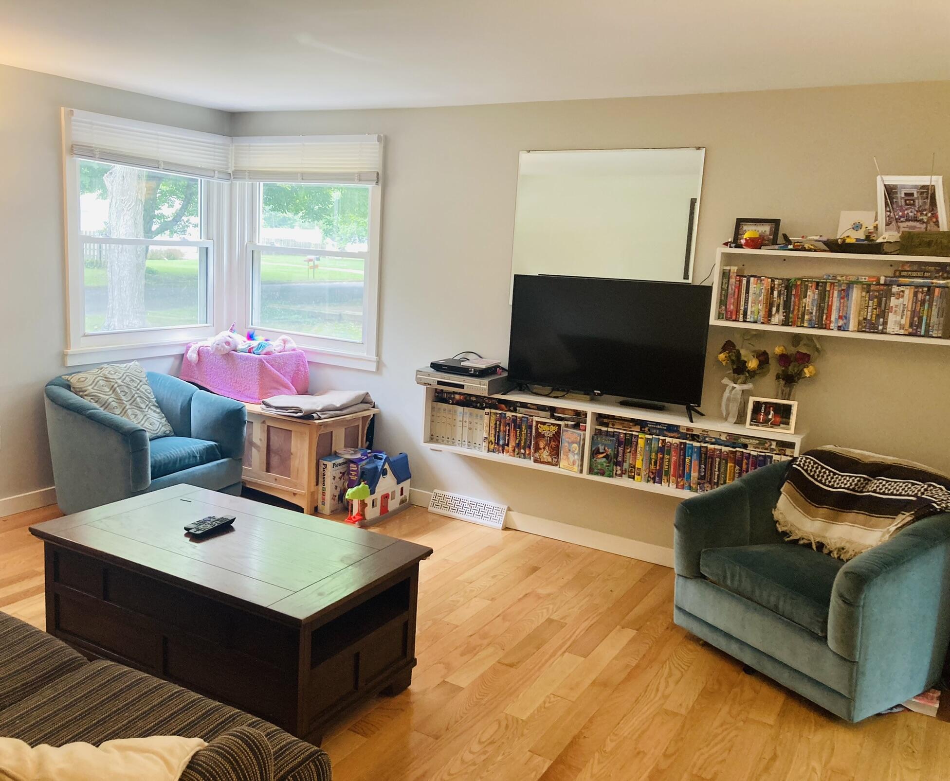 709 Roe Street Buchanan, MI 49107 - Photo 7 of 19 Livingroom