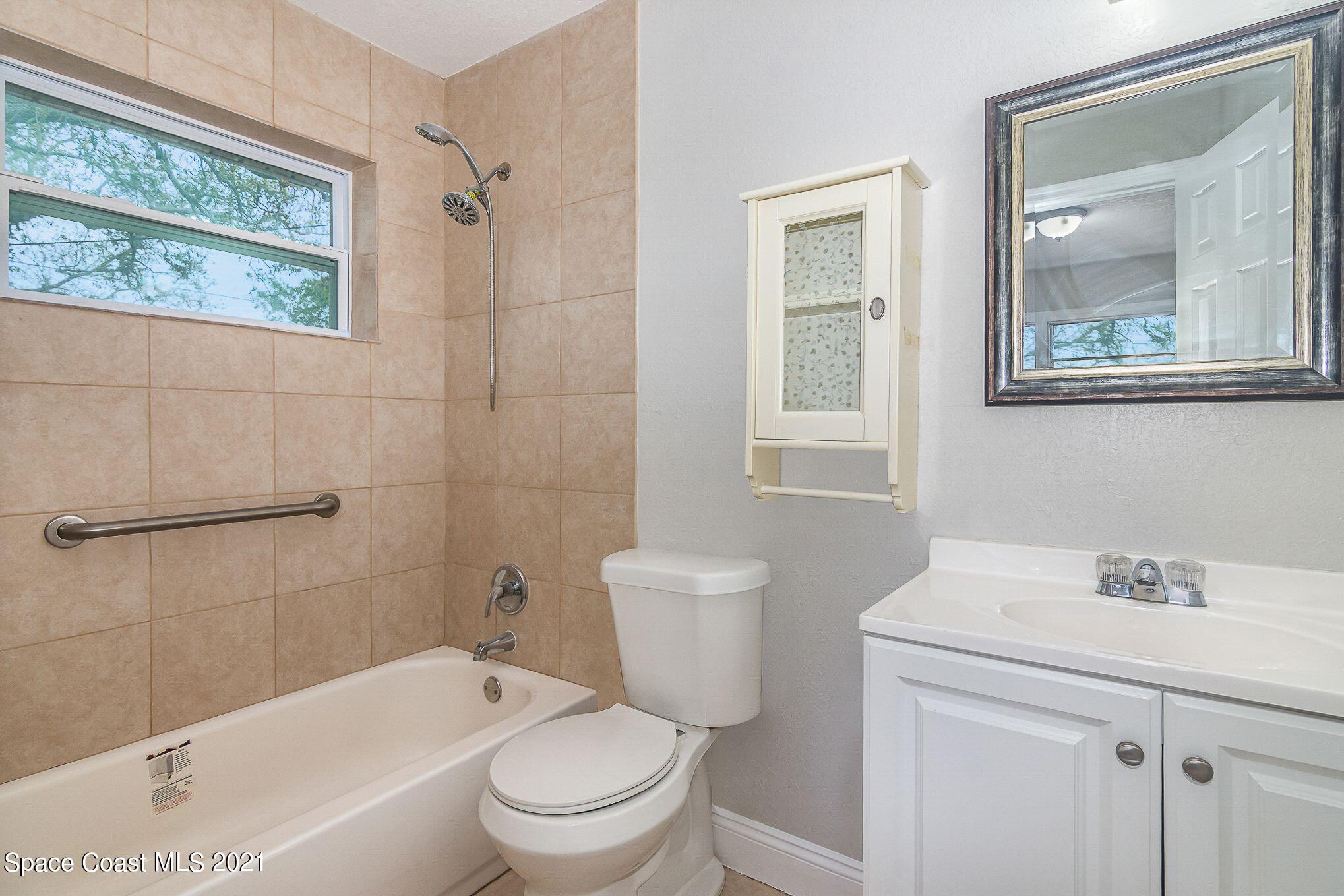2214 Warwick Road Melbourne, FL 32935 - Photo 18 of 24 Bathroom2